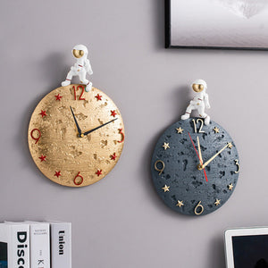 Hanging Astronaut Wall Clock (2 style) 3 Colors
