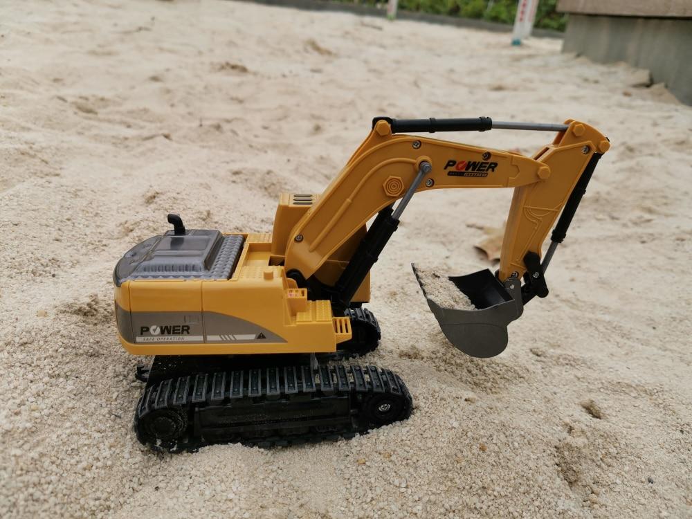Remote Control Excavator Tractor Backhoe (AA or Rechargeable)