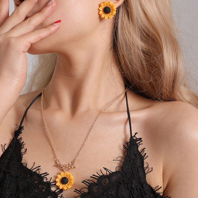Happy Sunflower Pendant Necklace